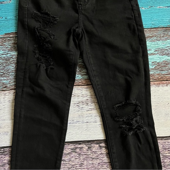 American Eagle Black Hi-Rise Ripped Jeans Crop Size 4 - Picture 5 of 7